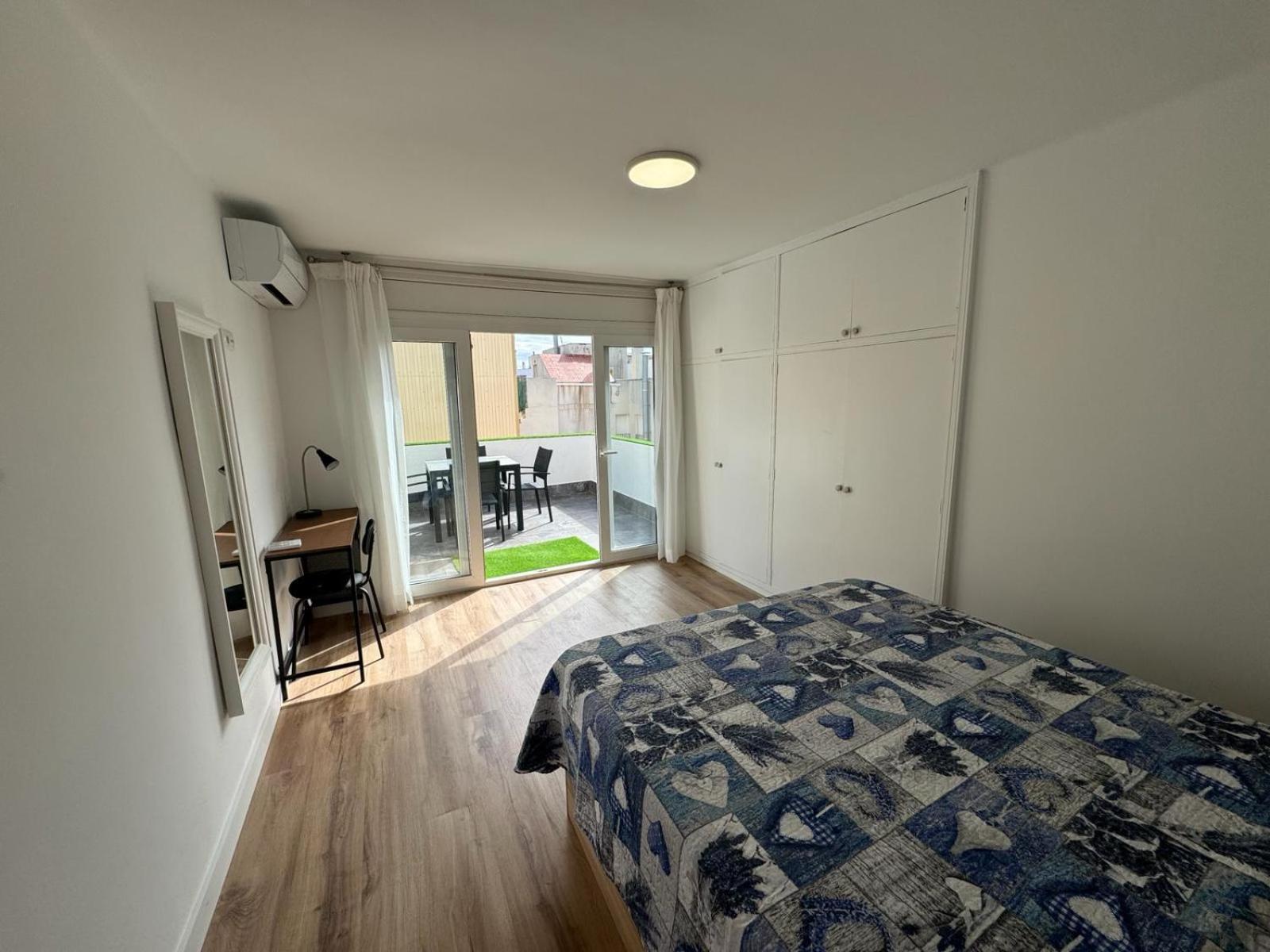 Acogedor Apartamento A 50 Metros Del Mar カンブリルス エクステリア 写真